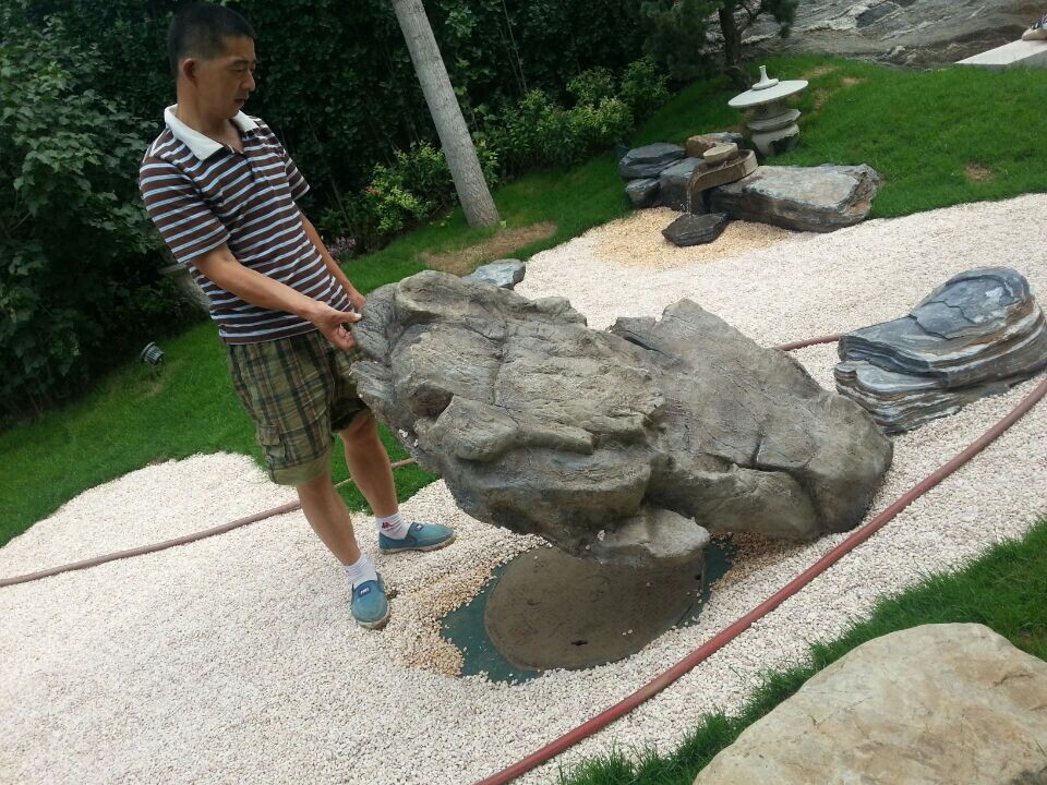專業(yè)設(shè)計仿石井蓋、仿真假山制作園林景觀