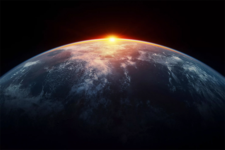 從太空看，太陽光使地球黯然失色