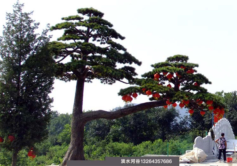 仿真松樹
