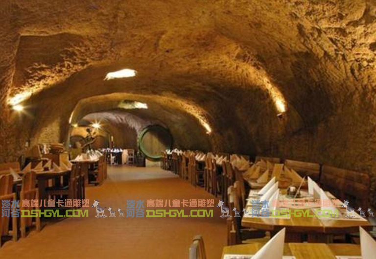 仿山洞裝修隊(duì)